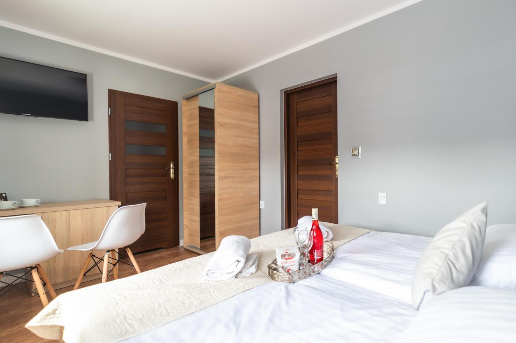 Reveliqa2 - Pokoje Goscinne I Apartamenty Pobierowo Buitenkant foto